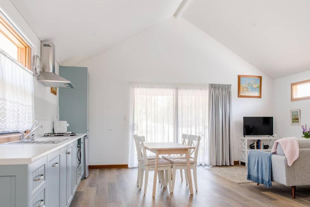 Bird In Hand Cottage, Port Noarlunga Exterior photo